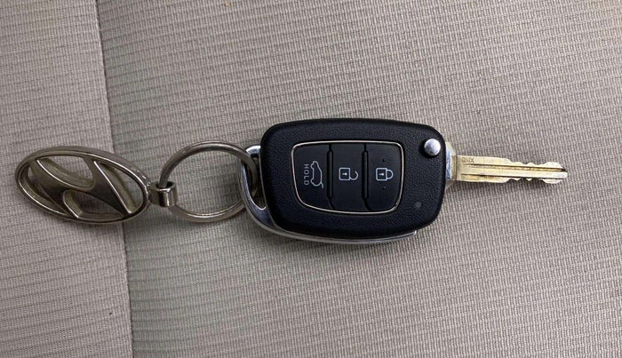 2022 Hyundai VENUE S 1.2, Petrol, Manual, 33,052 km, Key Close Up