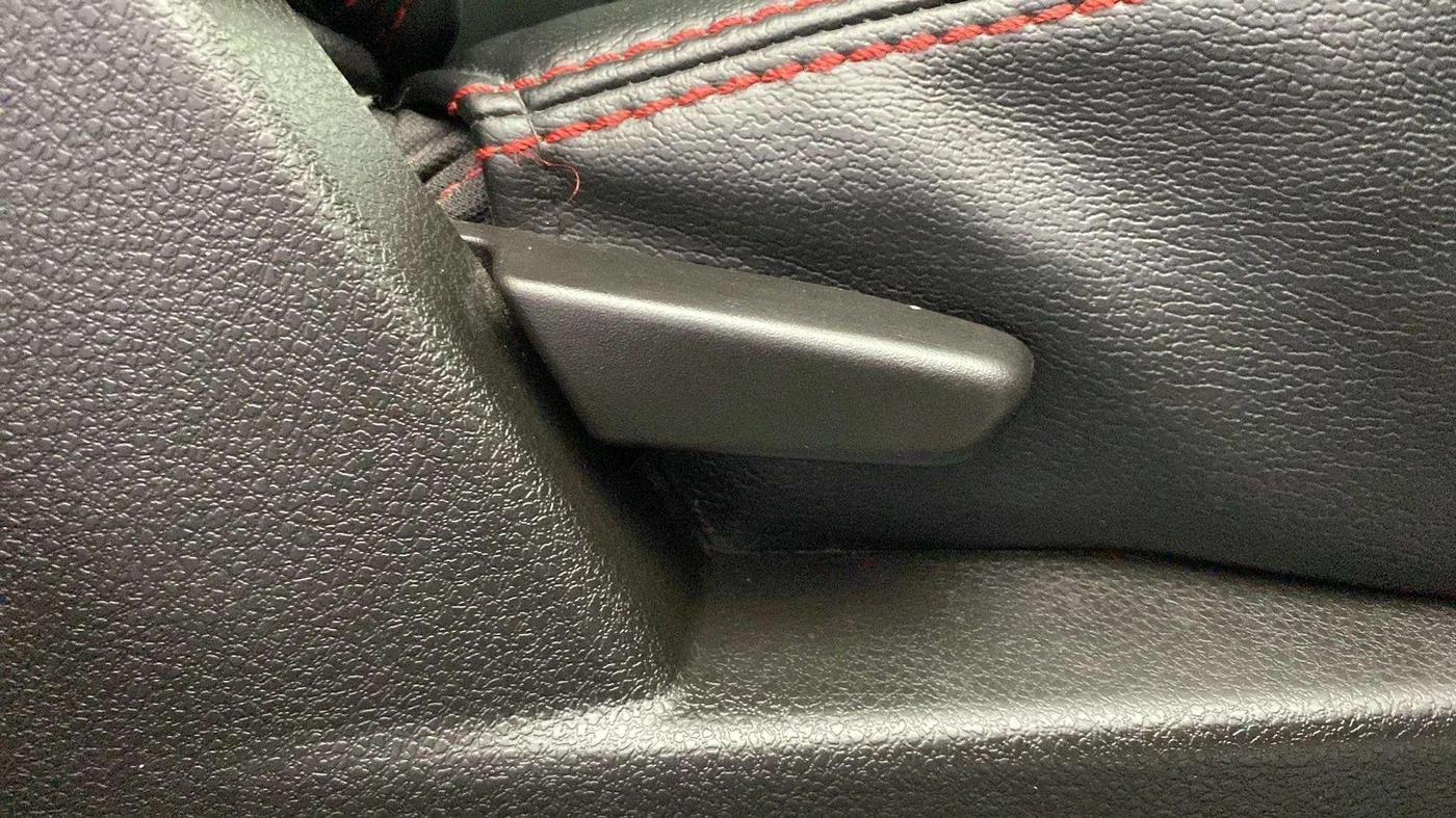 2017 Renault Duster RXS CVT, Petrol, Automatic, 40,518 km, Driver Side Adjustment Panel
