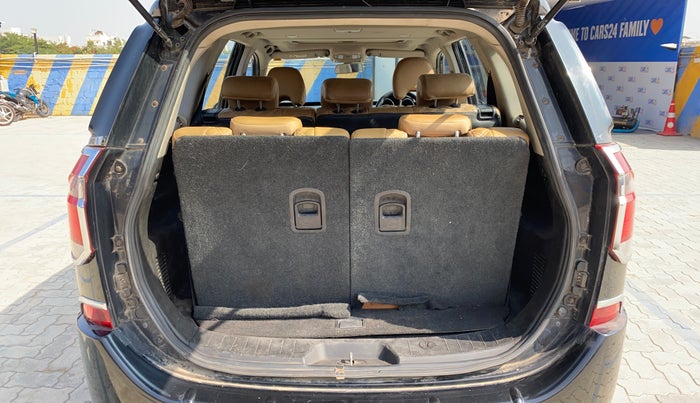 2019 Mahindra XUV500 W11 AT, Diesel, Automatic, 53,985 km, Boot Inside