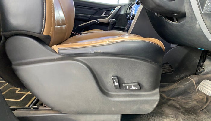 2019 Mahindra XUV500 W11 AT, Diesel, Automatic, 53,985 km, Driver Side Adjustment Panel