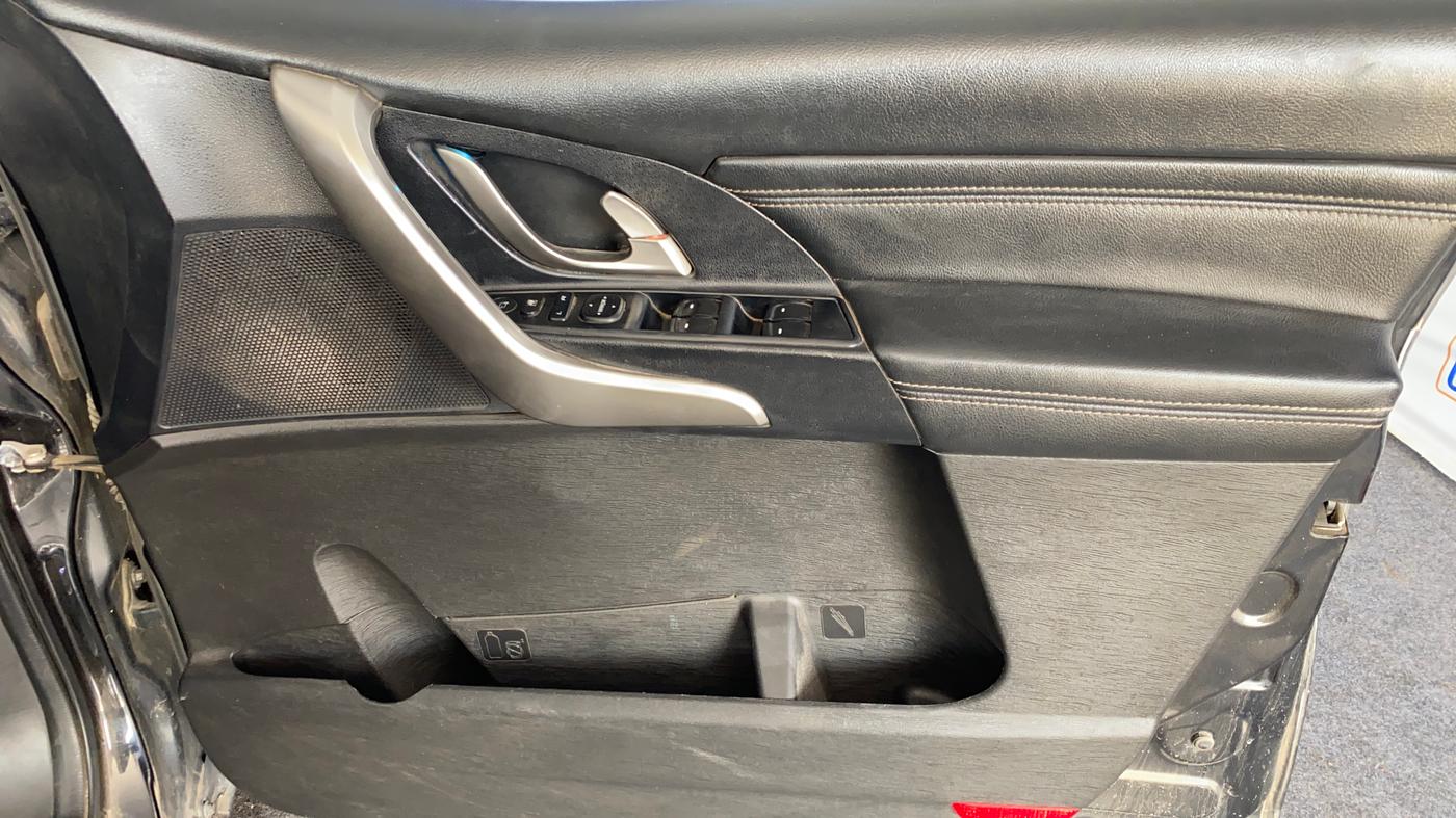 2019 Mahindra XUV500 W11 AT, Diesel, Automatic, 53,985 km, Driver Side Door Panels Control