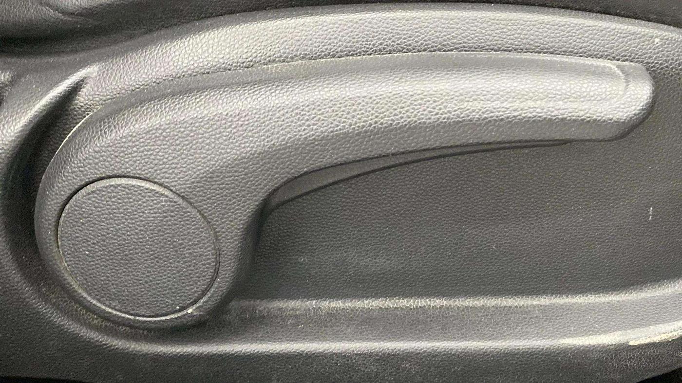 2019 Hyundai Elite i20 SPORTZ PLUS 1.2, CNG, Manual, 88,372 km, Driver Side Adjustment Panel