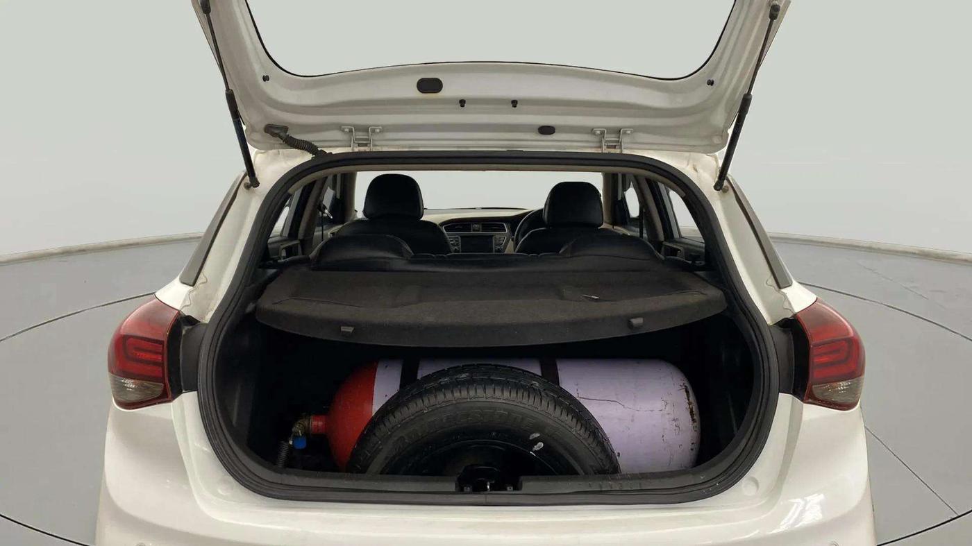 2019 Hyundai Elite i20 SPORTZ PLUS 1.2, CNG, Manual, 88,372 km, Boot Inside