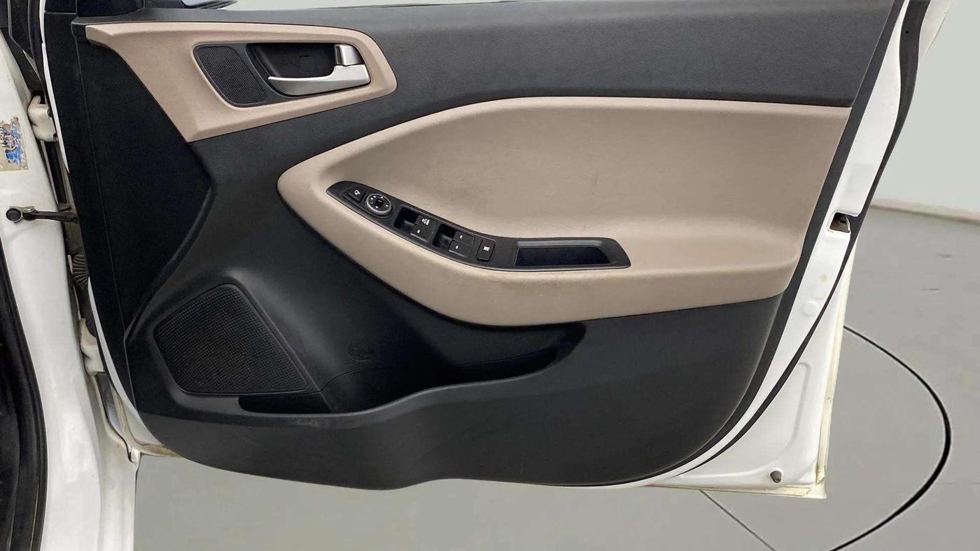 2019 Hyundai Elite i20 SPORTZ PLUS 1.2, CNG, Manual, 88,372 km, Driver Side Door Panels Control
