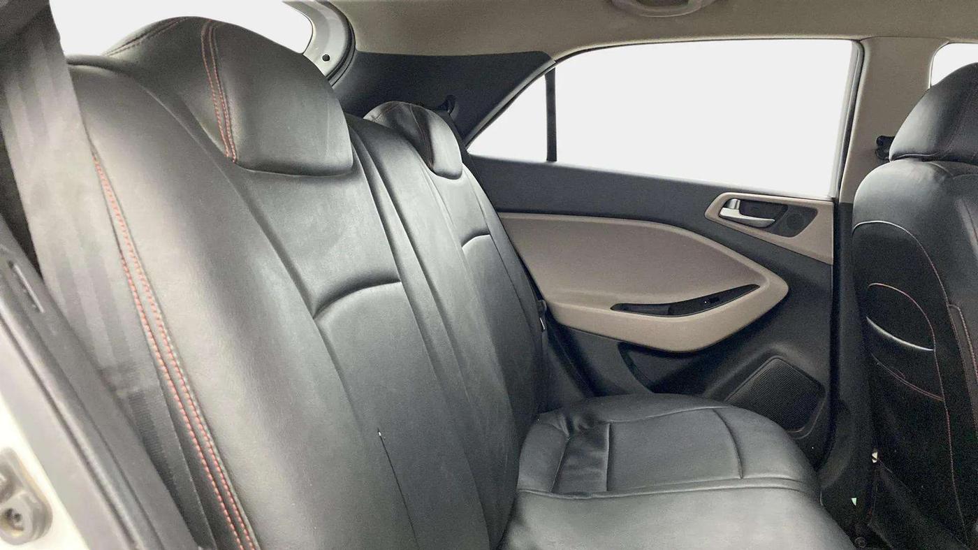 2019 Hyundai Elite i20 SPORTZ PLUS 1.2, CNG, Manual, 88,372 km, Right Side Rear Door Cabin
