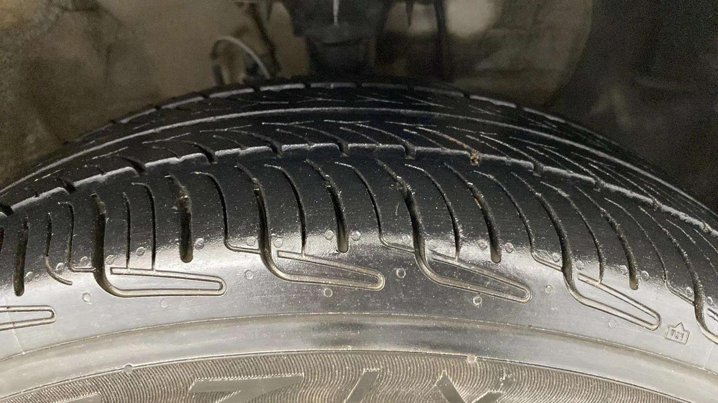 2019 Hyundai Elite i20 SPORTZ PLUS 1.2, CNG, Manual, 88,372 km, Right Front Tyre Tread