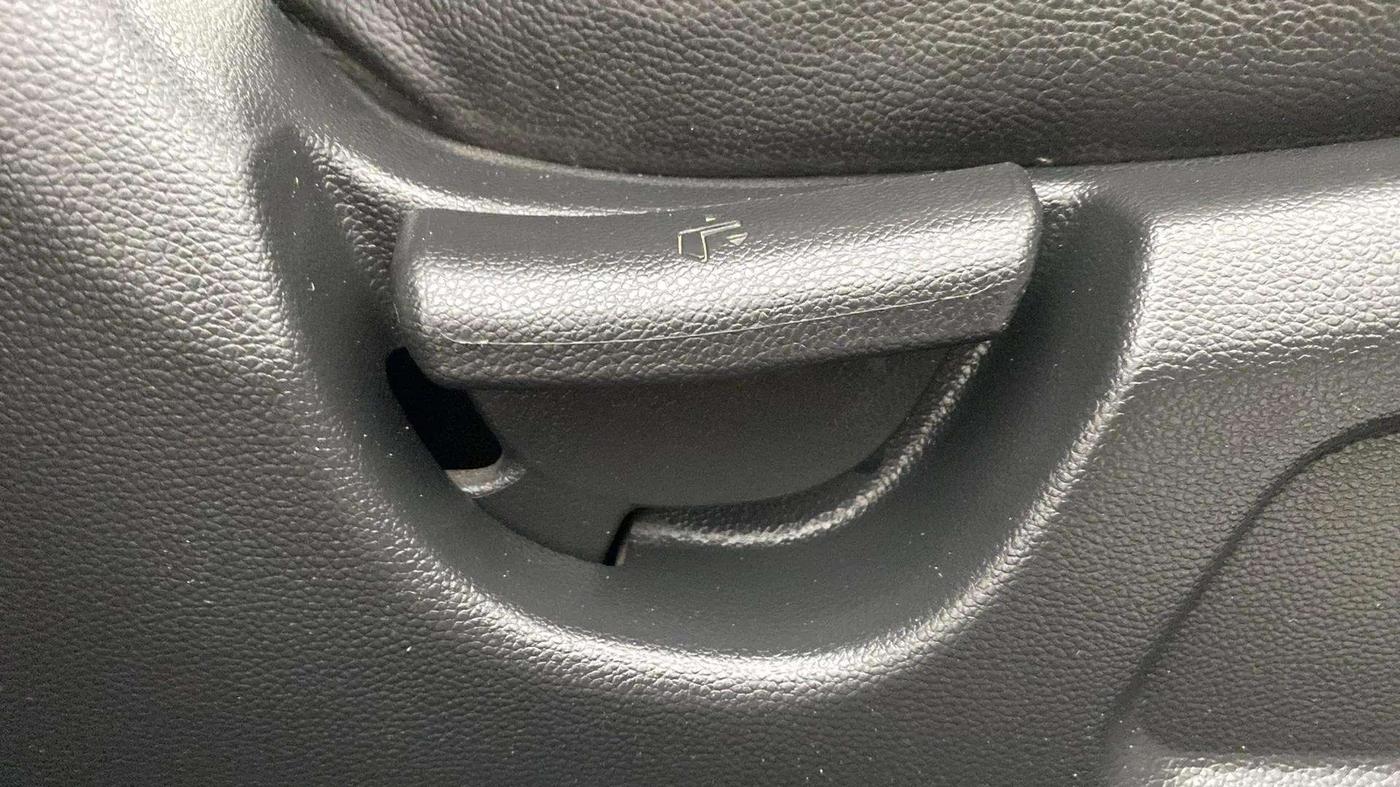 2020 Hyundai Elite i20 MAGNA PLUS 1.2, Petrol, Manual, 25,852 km, Driver Side Adjustment Panel