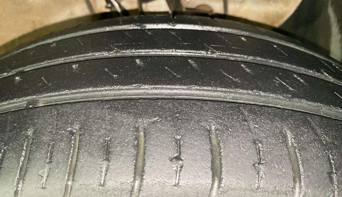 2020 Hyundai Elite i20 MAGNA PLUS 1.2, Petrol, Manual, 25,852 km, Right Front Tyre Tread