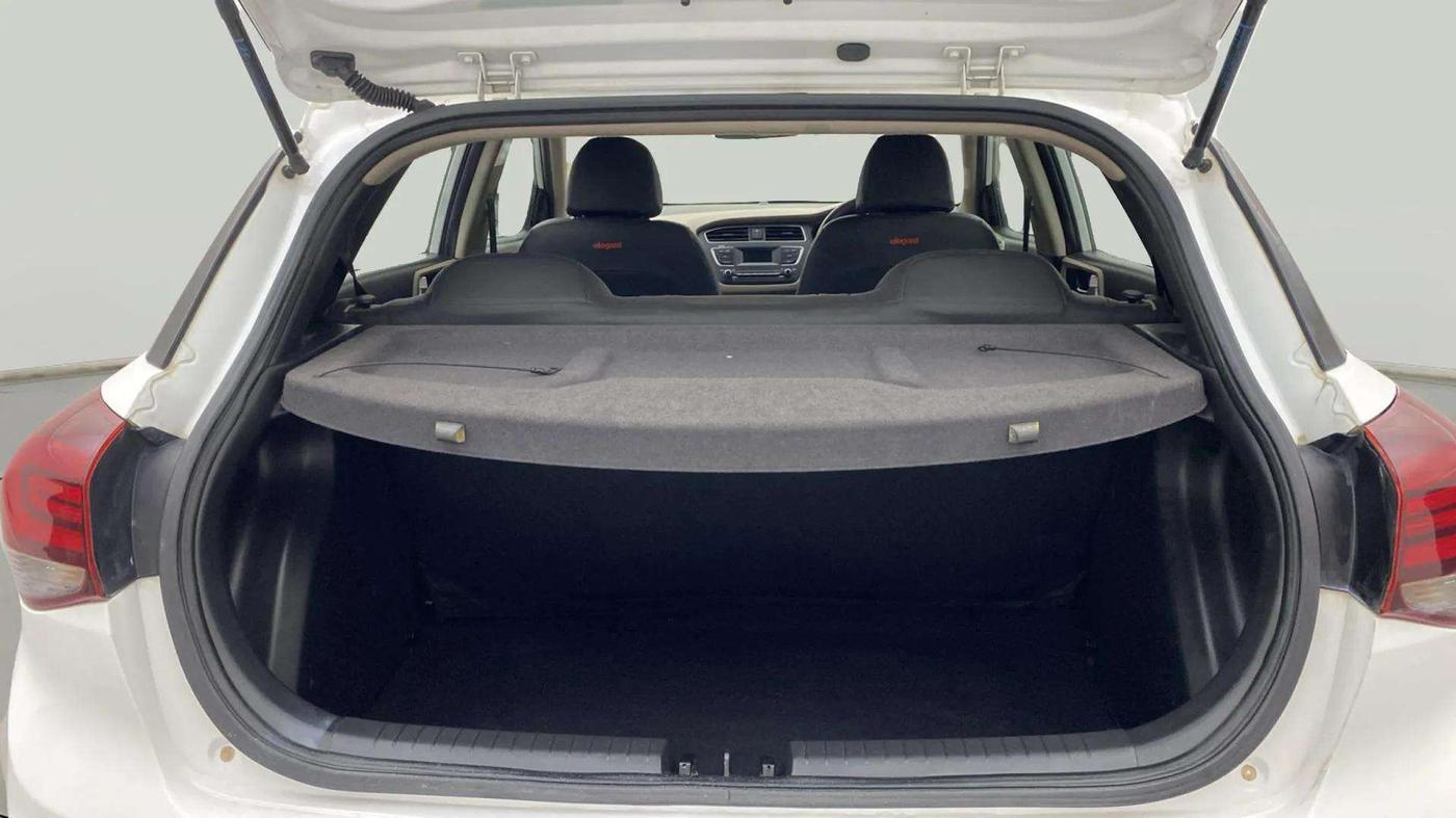 2020 Hyundai Elite i20 MAGNA PLUS 1.2, Petrol, Manual, 25,852 km, Boot Inside