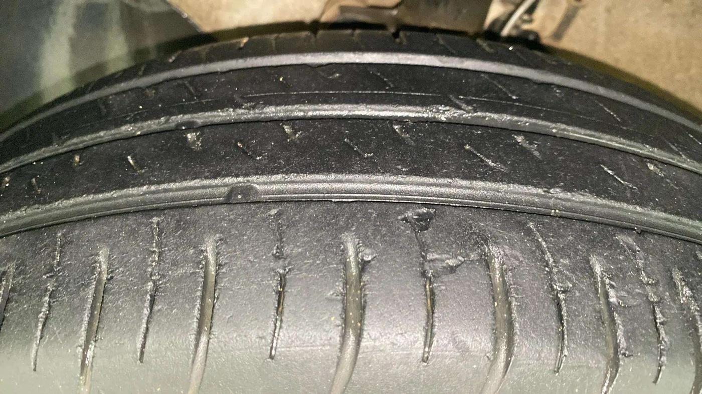 2020 Hyundai Elite i20 MAGNA PLUS 1.2, Petrol, Manual, 25,852 km, Left Front Tyre Tread