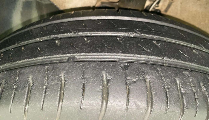 2020 Hyundai Elite i20 MAGNA PLUS 1.2, Petrol, Manual, 25,852 km, Left Front Tyre Tread