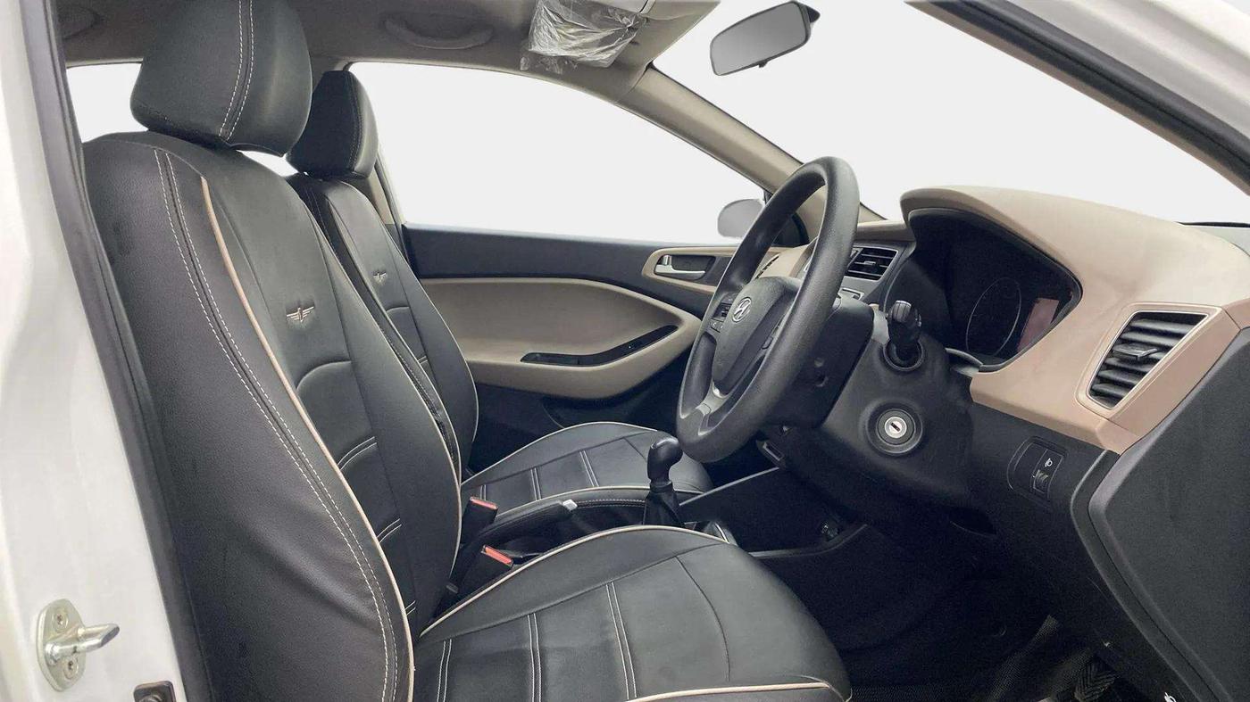 2020 Hyundai Elite i20 MAGNA PLUS 1.2, Petrol, Manual, 25,852 km, Right Side Front Door Cabin