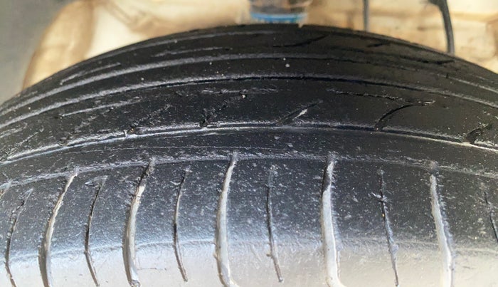 2021 Mahindra XUV300 W6 1.2 PETROL, Petrol, Manual, 89,530 km, Right Front Tyre Tread