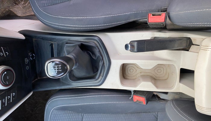 2021 Mahindra XUV300 W6 1.2 PETROL, Petrol, Manual, 89,530 km, Gear Lever