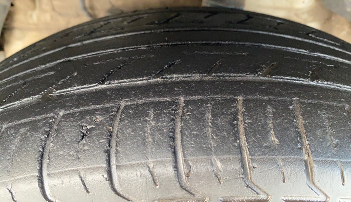 2021 Mahindra XUV300 W6 1.2 PETROL, Petrol, Manual, 89,530 km, Left Front Tyre Tread