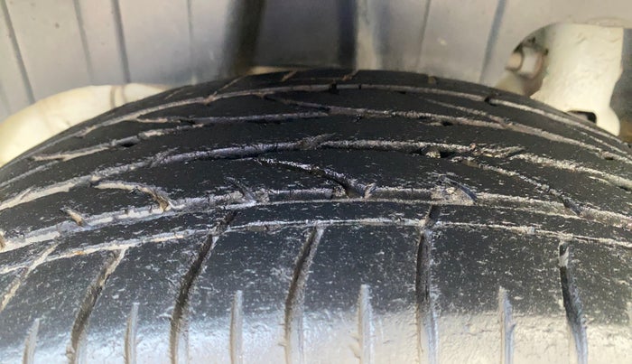 2021 Mahindra XUV300 W6 1.2 PETROL, Petrol, Manual, 89,530 km, Right Rear Tyre Tread