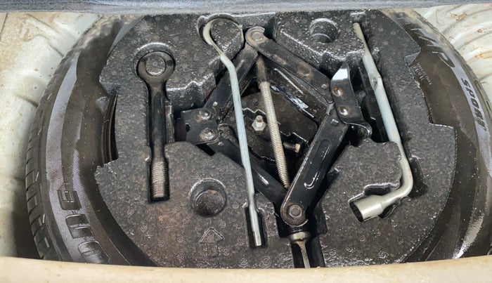 2021 Mahindra XUV300 W6 1.2 PETROL, Petrol, Manual, 89,530 km, Spare Tyre