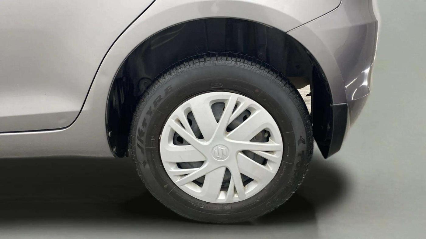 2015 Maruti Swift VXI, Petrol, Manual, 38,168 km, Left Rear Wheel