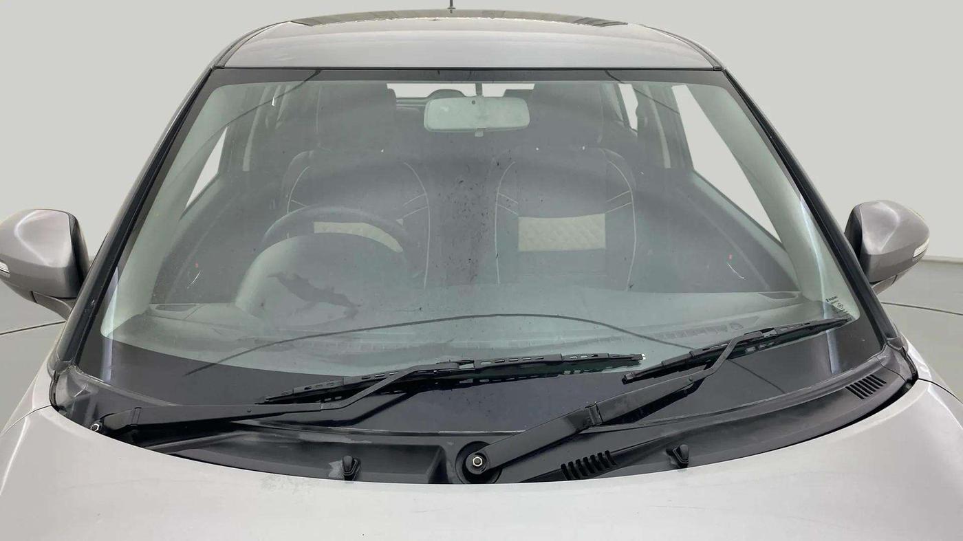 2015 Maruti Swift VXI, Petrol, Manual, 38,168 km, Front Windshield