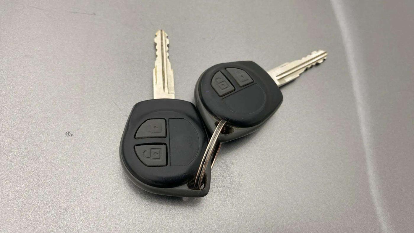 2015 Maruti Swift VXI, Petrol, Manual, 38,168 km, Key Close Up