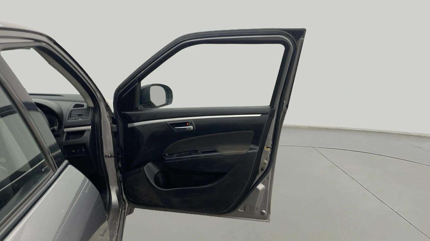 2015 Maruti Swift VXI, Petrol, Manual, 38,168 km, RHS Front Door