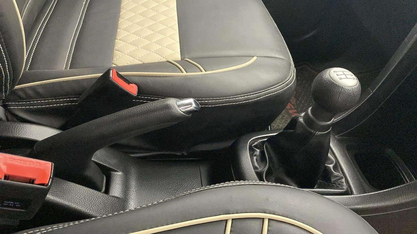 2015 Maruti Swift VXI, Petrol, Manual, 38,168 km, Gear Lever