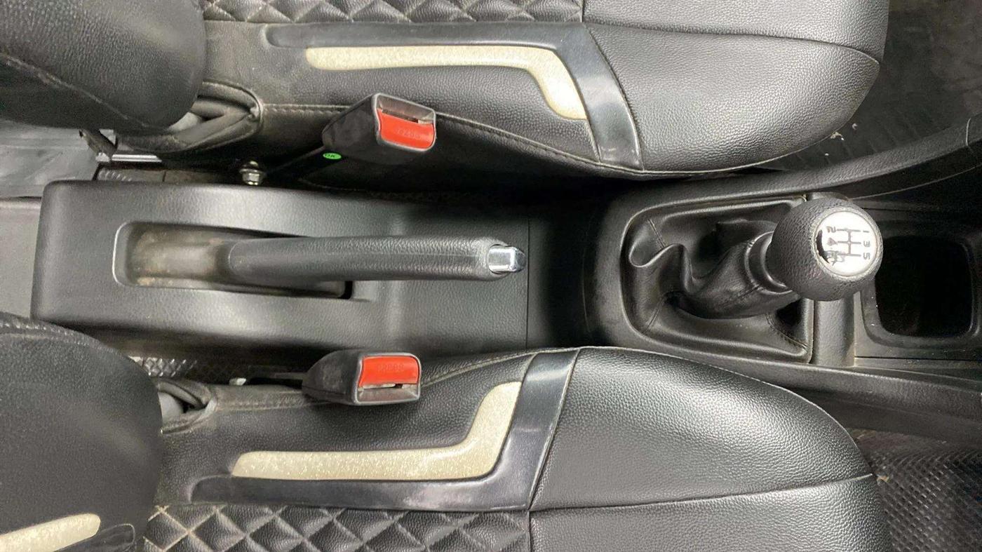 2017 Maruti Swift VXI O, Petrol, Manual, 73,239 km, Gear Lever