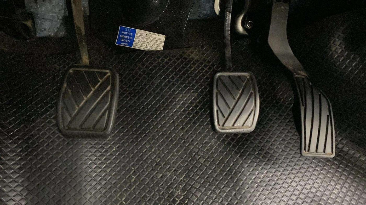 2017 Maruti Swift VXI O, Petrol, Manual, 73,239 km, Pedals