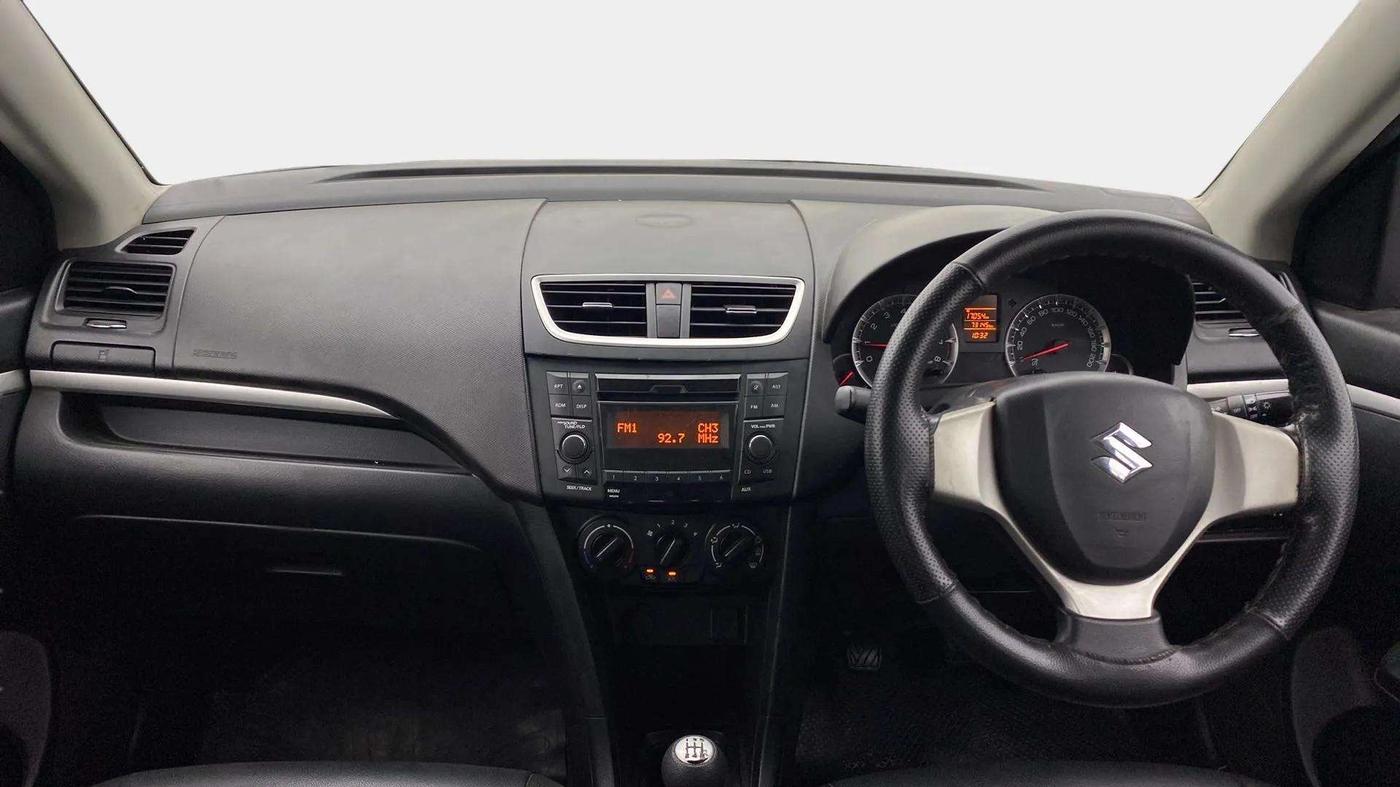 2017 Maruti Swift VXI O, Petrol, Manual, 73,239 km, Dashboard