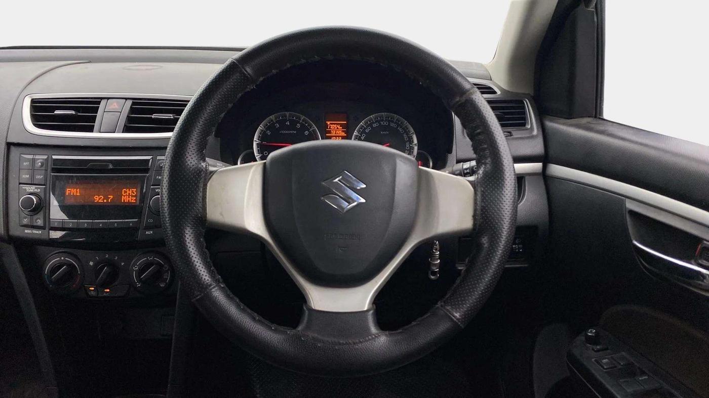 2017 Maruti Swift VXI O, Petrol, Manual, 73,239 km, Steering Wheel Close Up
