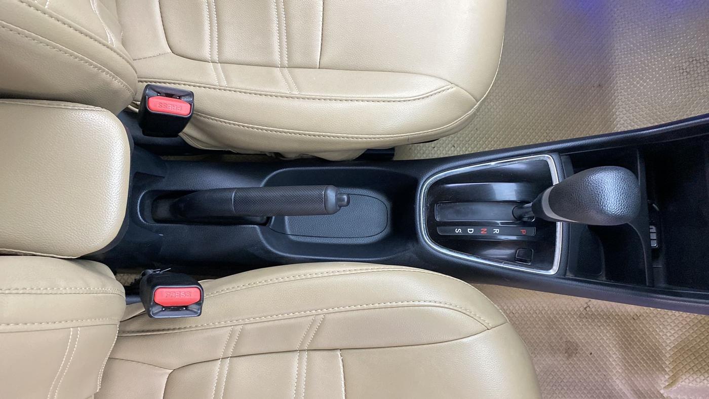 2022 Honda Amaze 1.2L I-VTEC VX CVT, Petrol, Automatic, 32,385 km, Gear Lever