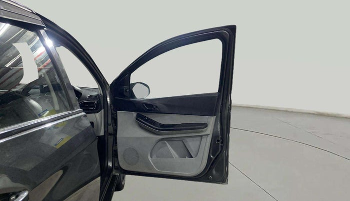 2022 Tata Tiago XT CNG, CNG, Manual, 58,017 km, RHS Front Door