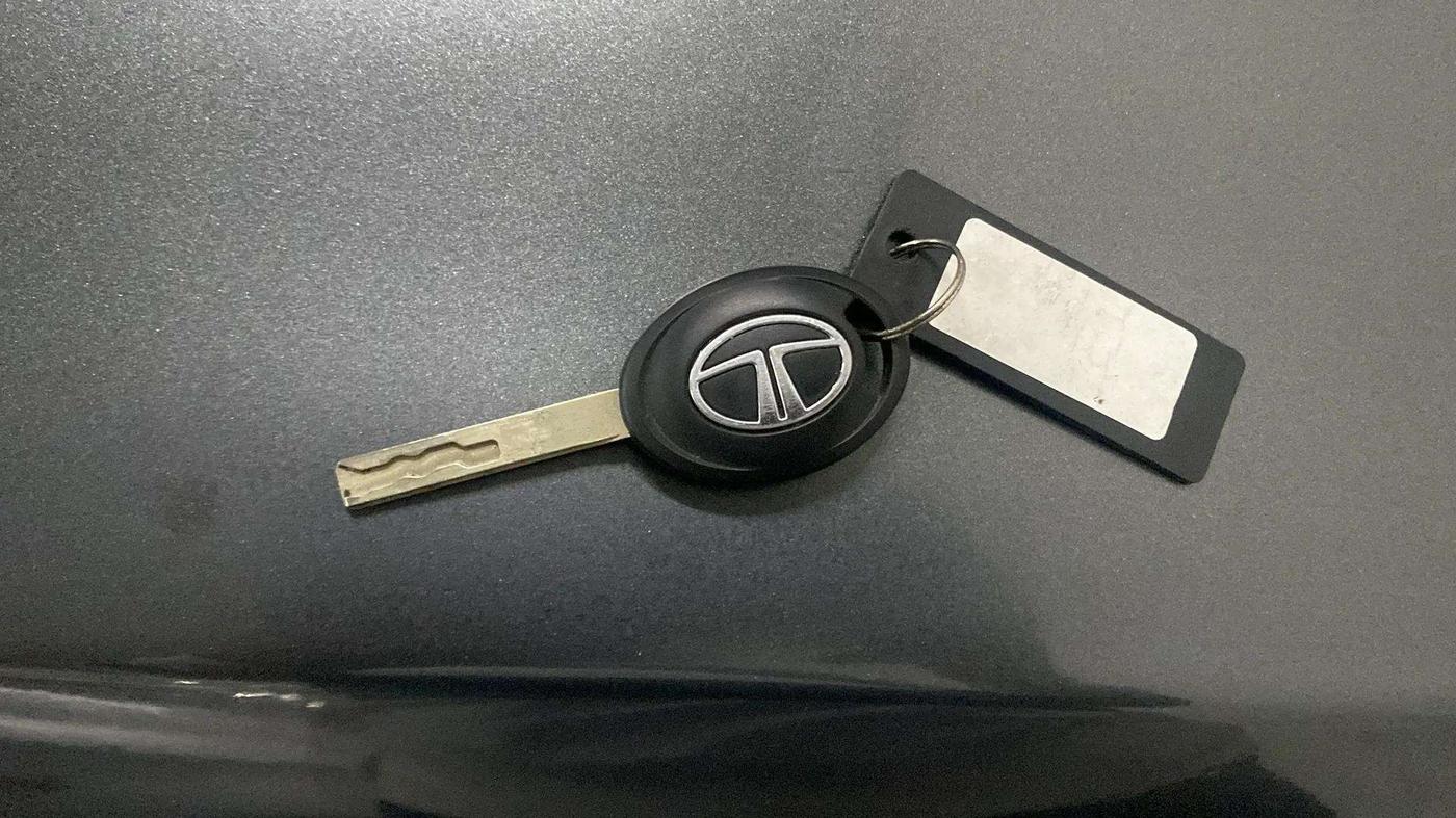 2022 Tata Tiago XT CNG, CNG, Manual, 58,017 km, Key Close Up