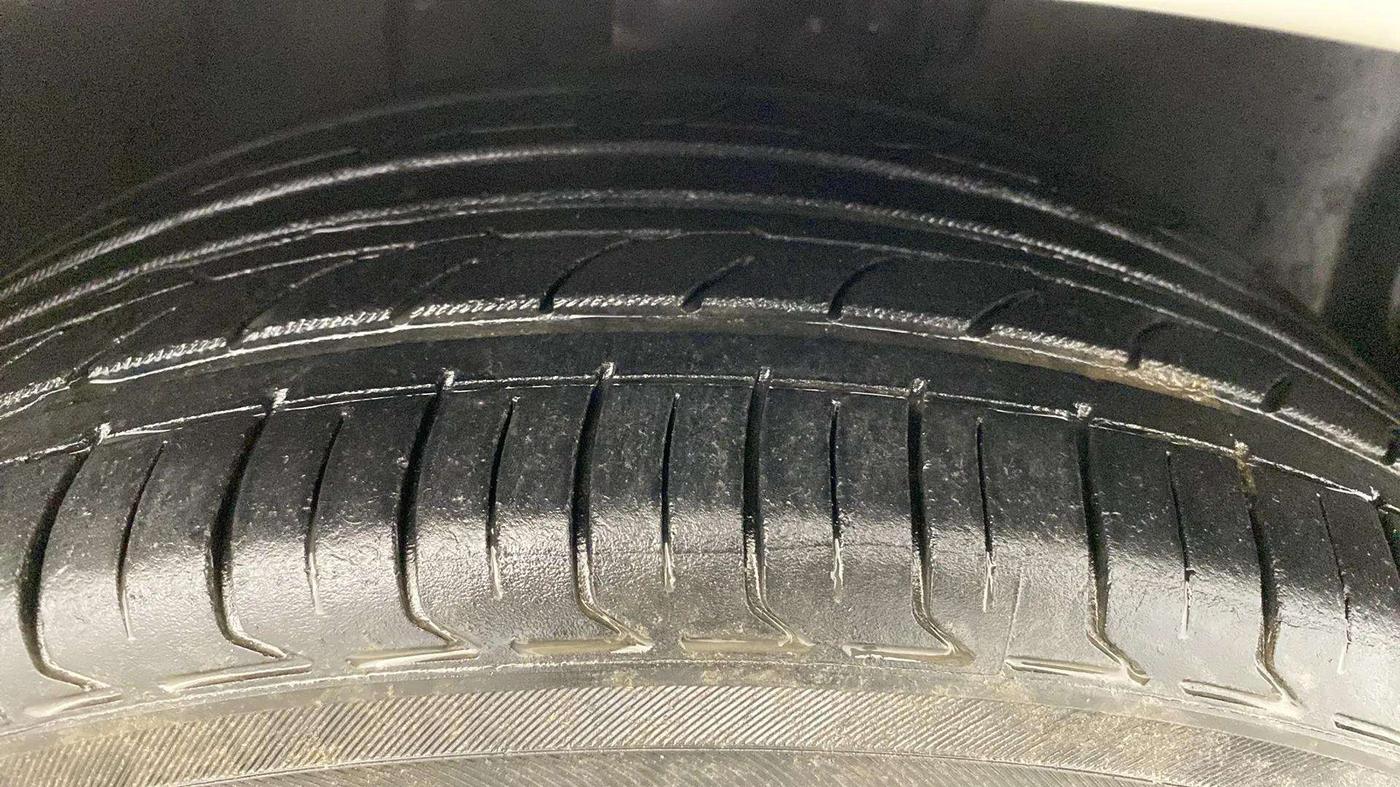 2022 Tata ALTROZ XZ PETROL, Petrol, Manual, 75,087 km, Right Front Tyre Tread