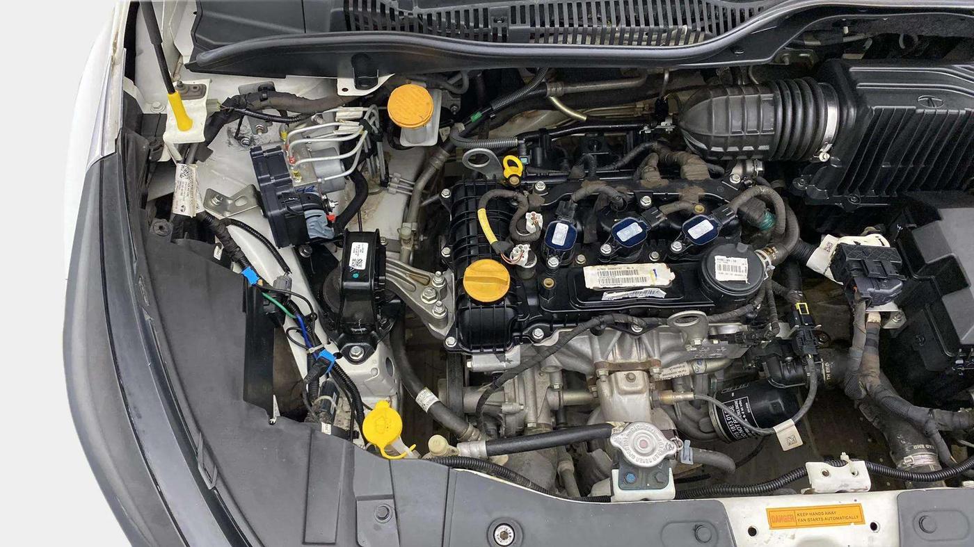 2022 Tata ALTROZ XZ PETROL, Petrol, Manual, 75,087 km, Engine View - Right