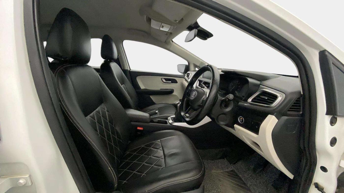 2022 Tata ALTROZ XZ PETROL, Petrol, Manual, 75,087 km, Right Side Front Door Cabin