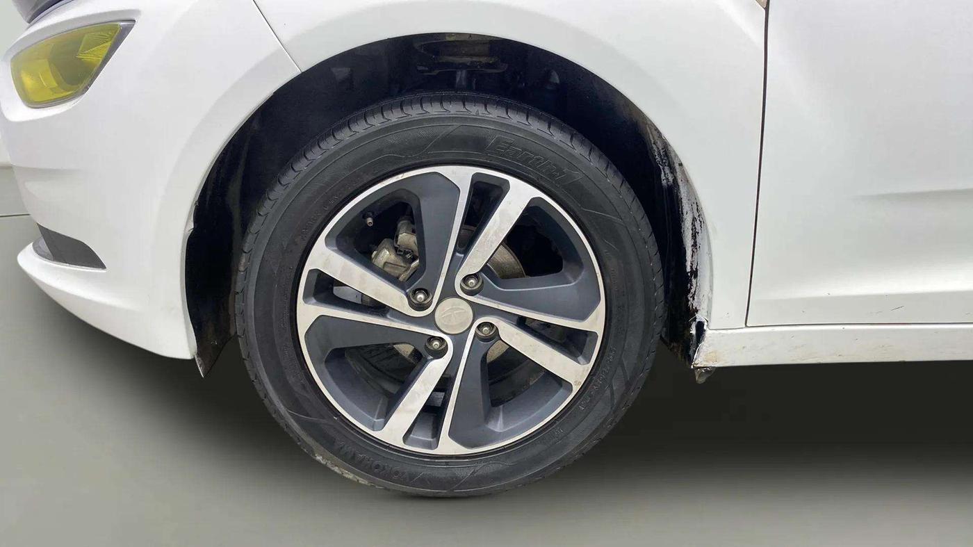 2022 Tata ALTROZ XZ PETROL, Petrol, Manual, 75,087 km, Left Front Wheel