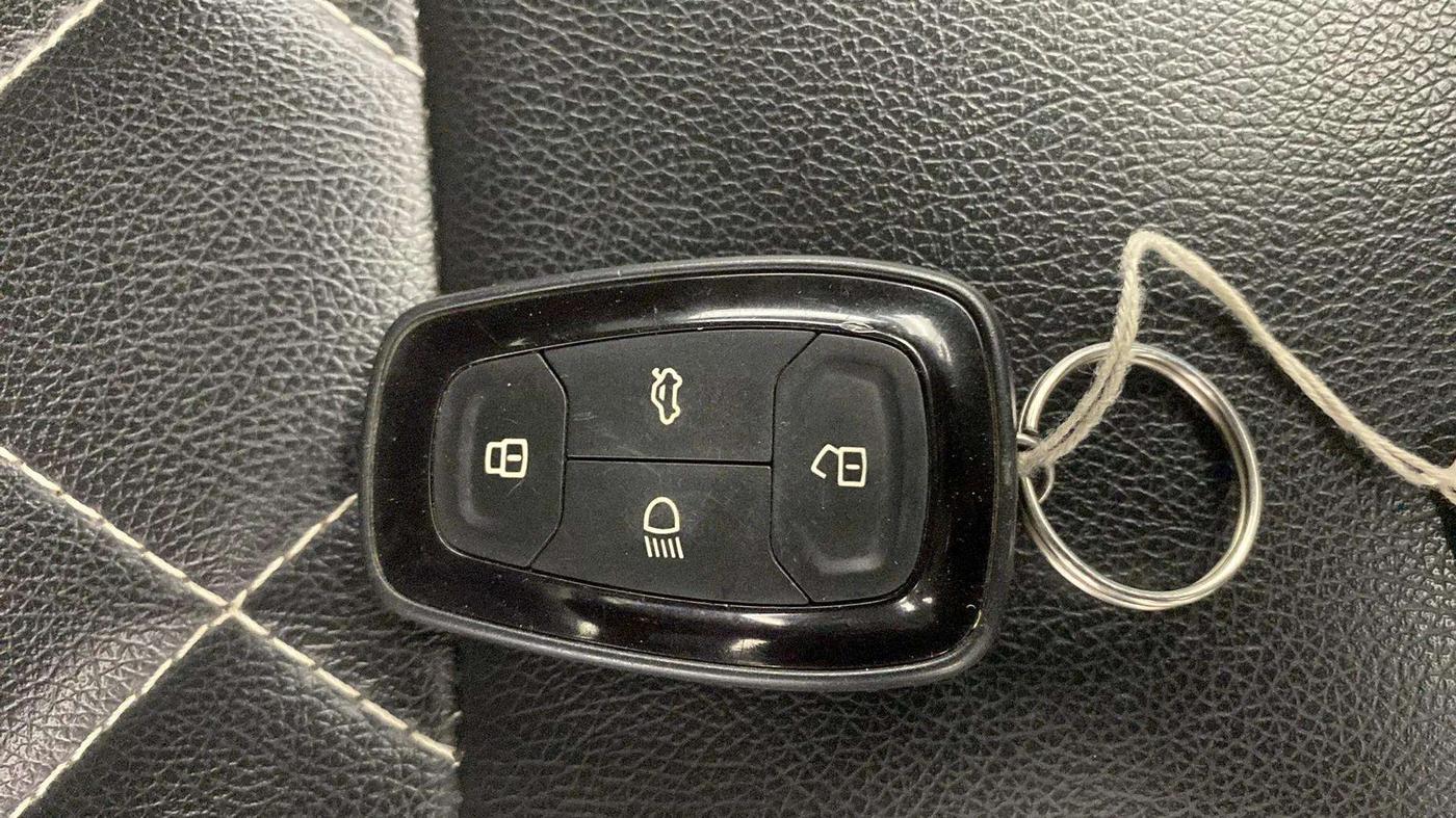2022 Tata ALTROZ XZ PETROL, Petrol, Manual, 75,087 km, Key Close Up
