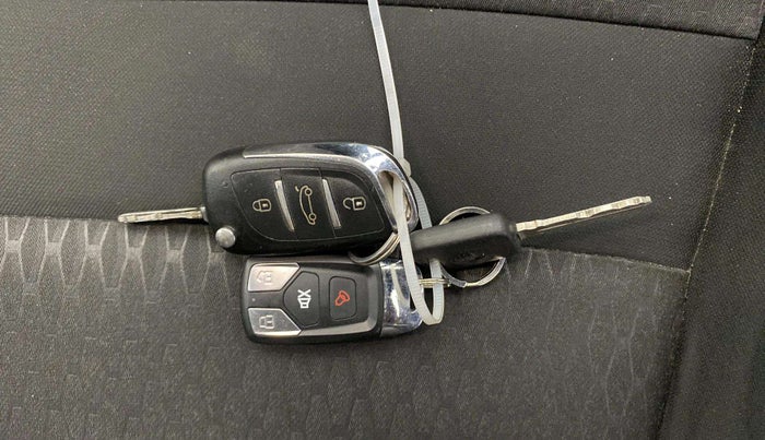 2021 Nissan MAGNITE XE, Petrol, Manual, 7,993 km, Key Close Up