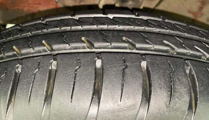 2018 Maruti Swift LXI, Petrol, Manual, 21,095 km, Left Front Tyre Tread