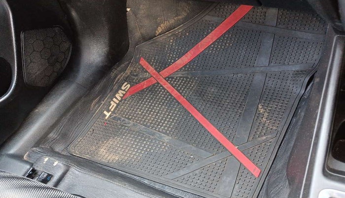 2018 Maruti Swift LXI, Petrol, Manual, 21,095 km, Flooring - Carpet is minor damage