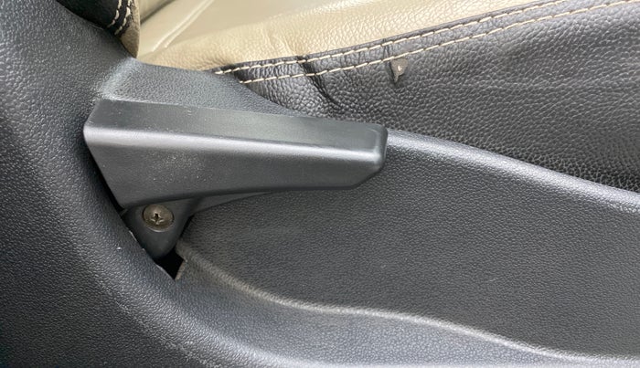 2018 Tata Tiago XT 1.2 REVOTRON, Petrol, Manual, 64,918 km, Driver Side Adjustment Panel