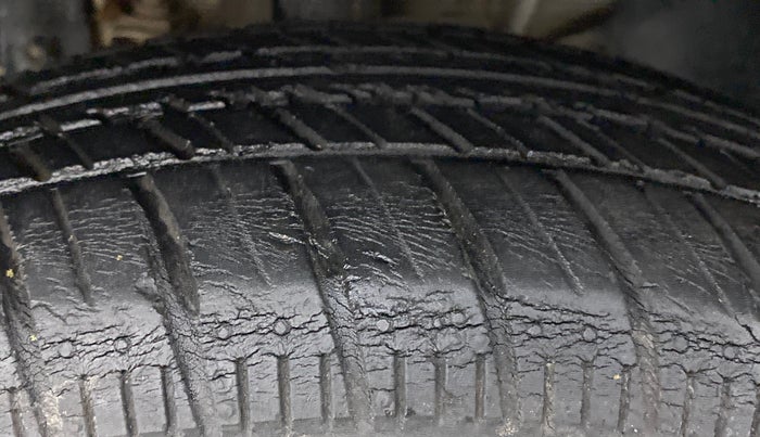 2018 Tata Tiago XT 1.2 REVOTRON, Petrol, Manual, 64,918 km, Left Front Tyre Tread