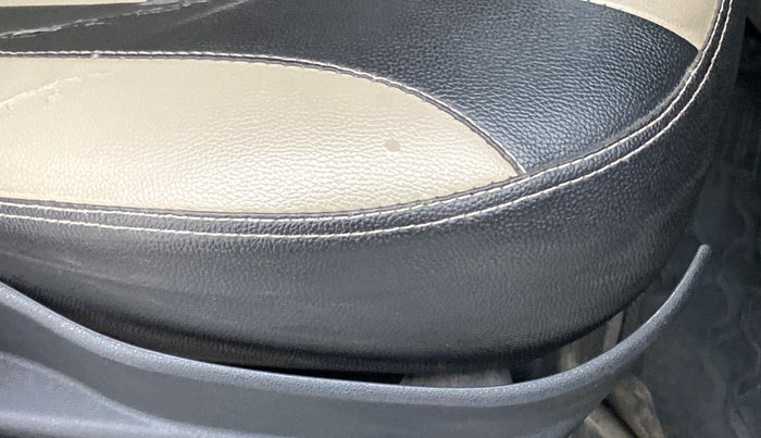 2018 Tata Tiago XT 1.2 REVOTRON, Petrol, Manual, 64,918 km, Driver seat - Seat side trim has minor damage
