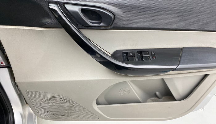 2018 Tata Tiago XT 1.2 REVOTRON, Petrol, Manual, 64,918 km, Driver Side Door Panels Control