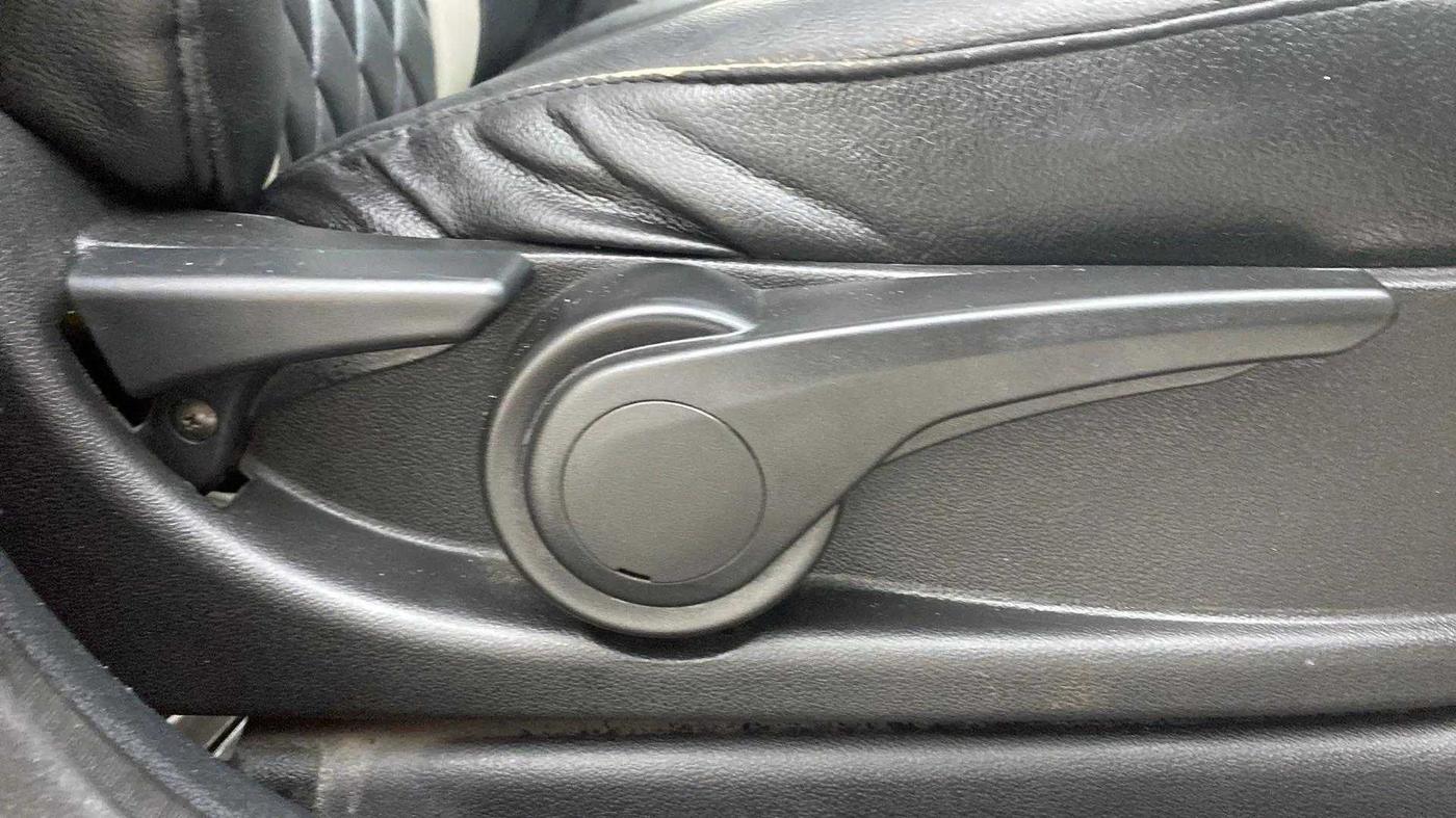 2019 Tata Tiago XZ PETROL, Petrol, Manual, 54,986 km, Driver Side Adjustment Panel