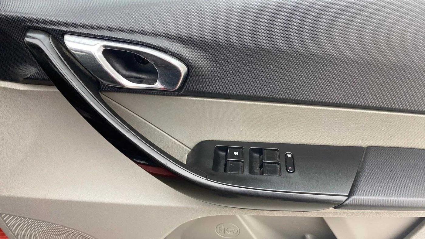 2019 Tata Tiago XZ PETROL, Petrol, Manual, 54,986 km, Driver Side Door Panels Control