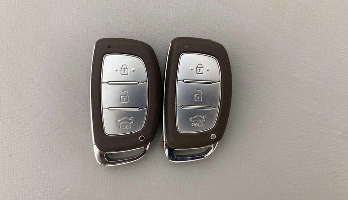 2020 Hyundai AURA SX PLUS 1.2 AMT, Petrol, Automatic, 35,465 km, Key Close Up