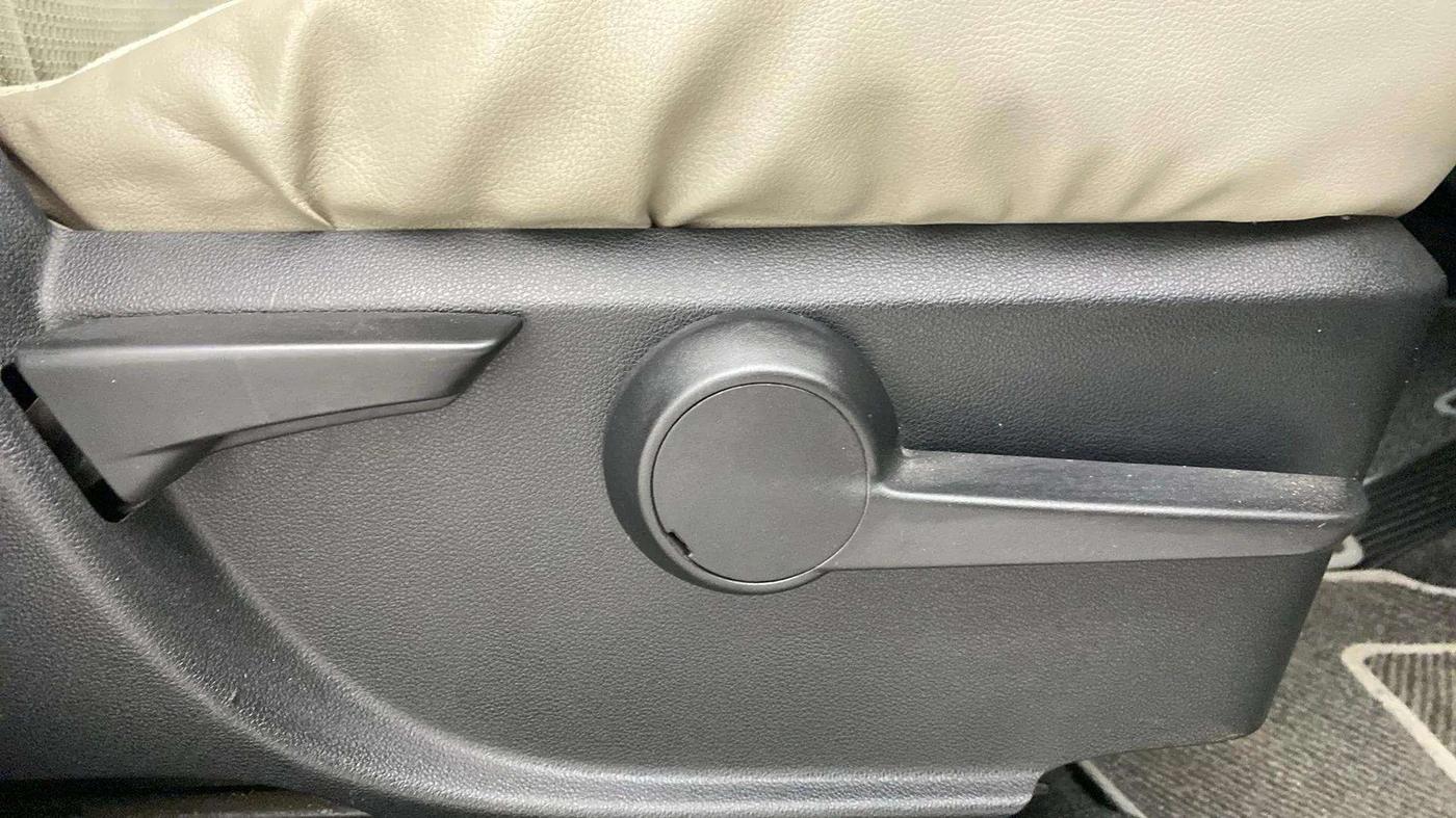 2016 Mahindra Kuv100 K8 D 5 STR, Diesel, Manual, 42,235 km, Driver Side Adjustment Panel
