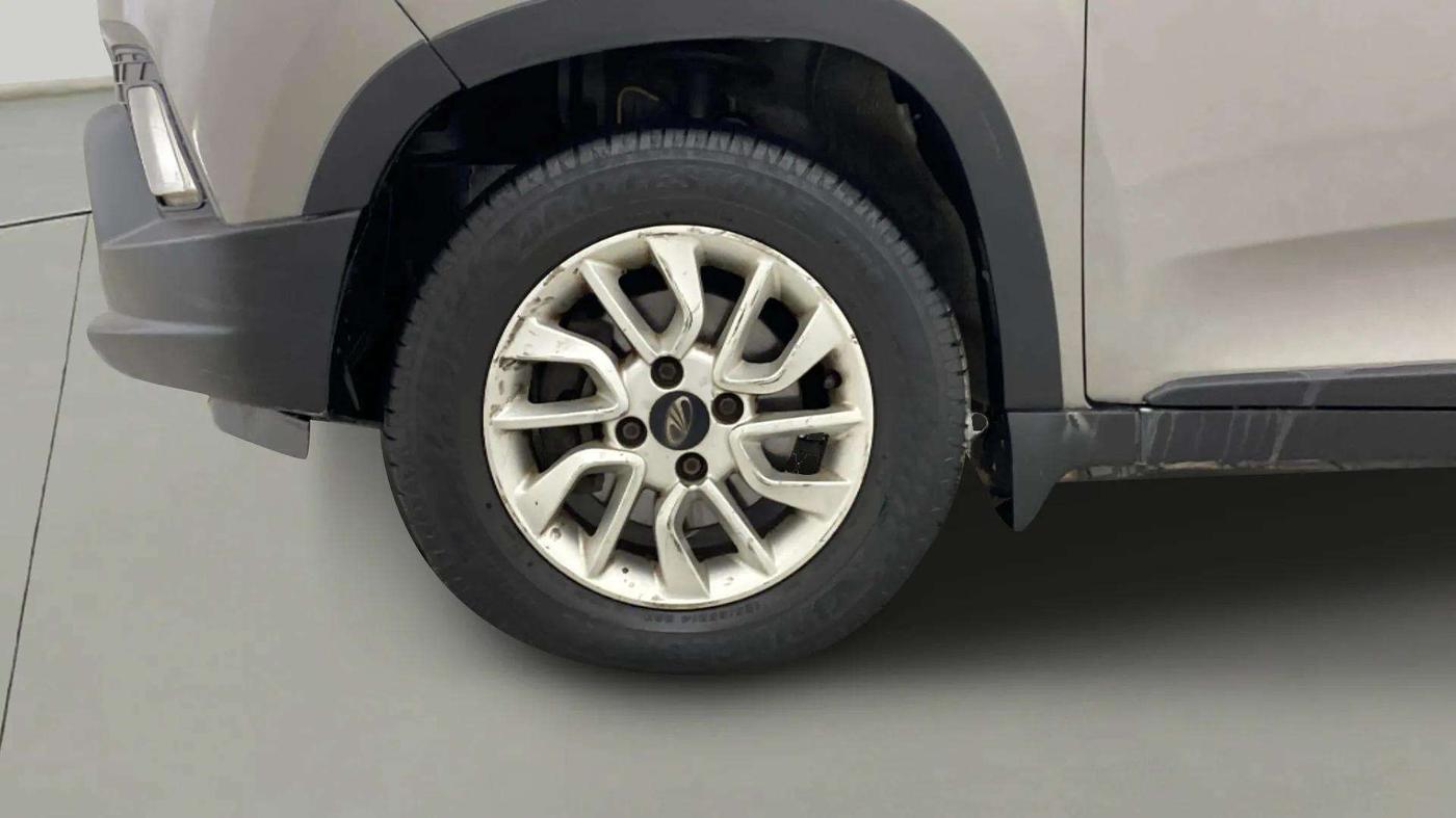 2016 Mahindra Kuv100 K8 D 5 STR, Diesel, Manual, 42,235 km, Left Front Wheel